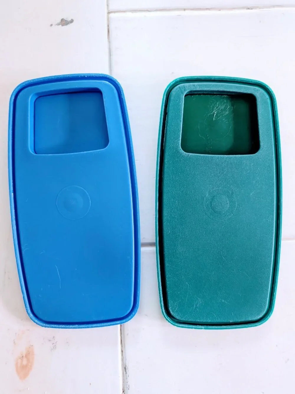 VTG Set of 2 Tupperware Cereal Keeper Store N Pour Containers Blue Green Flip